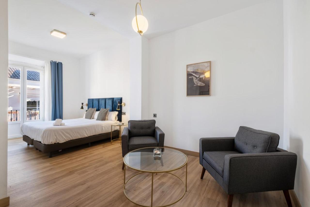 Malaga City Suites Екстериор снимка