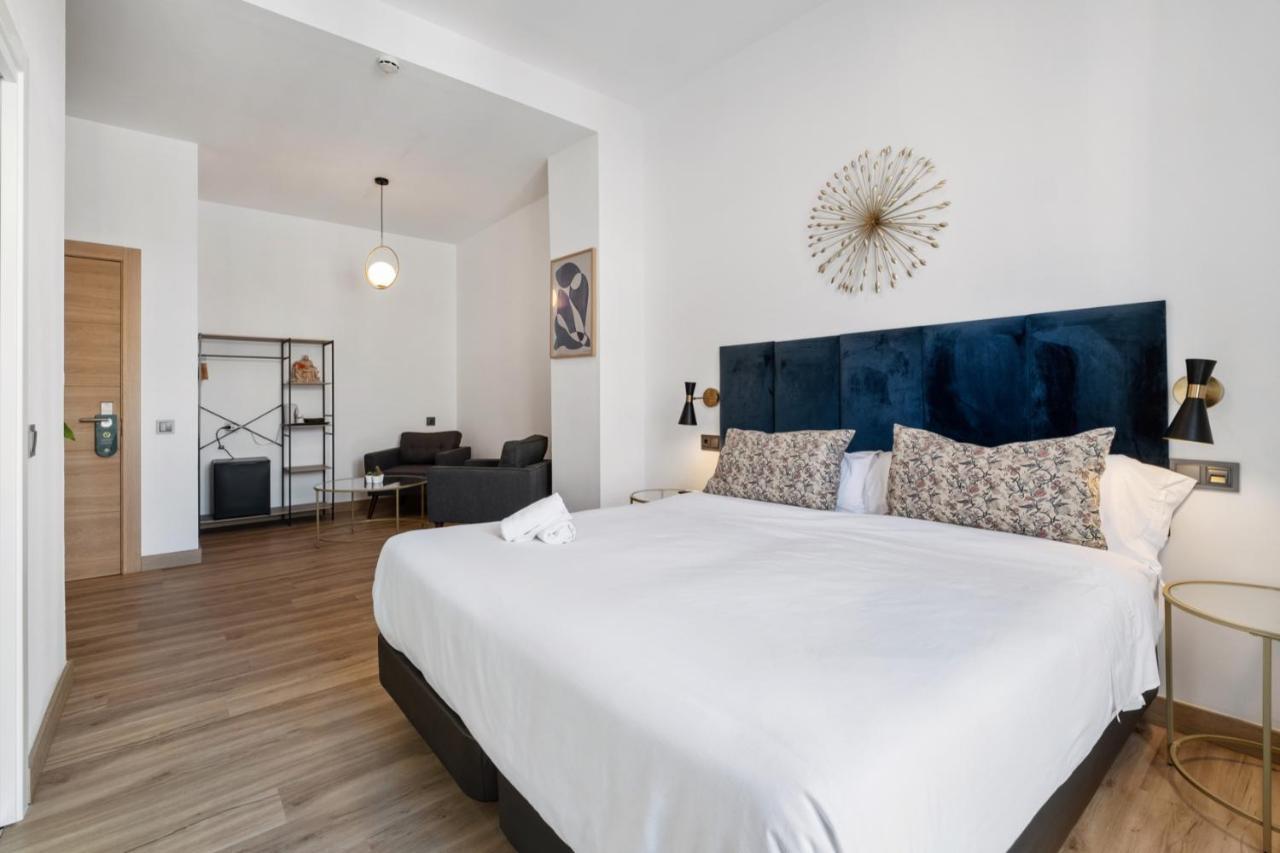 Malaga City Suites Екстериор снимка